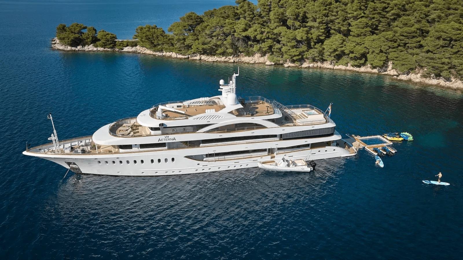 AETERNA Exterior