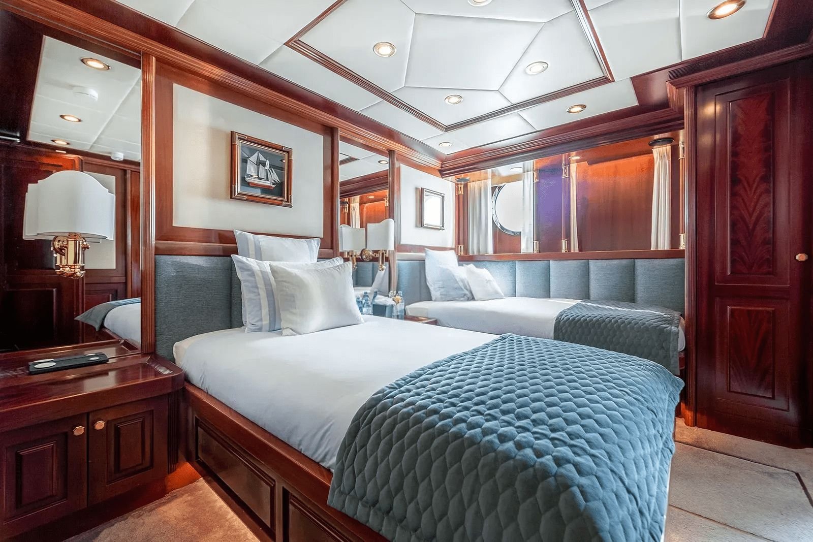 SOPHIE BLUE Interior
