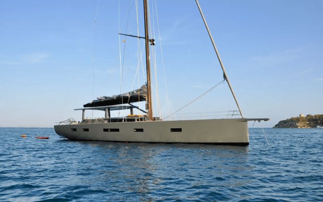 W Exterior