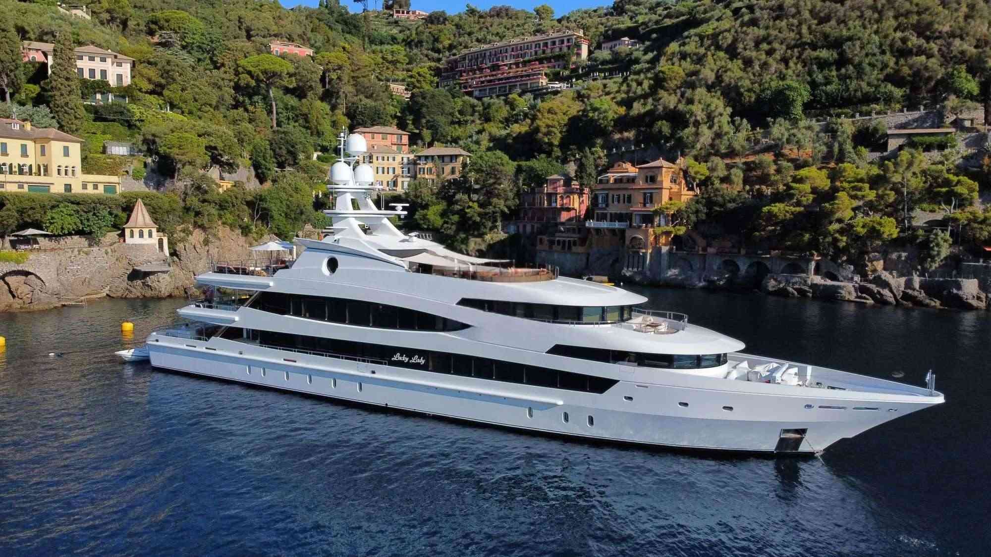 LUCKY LADY Exterior