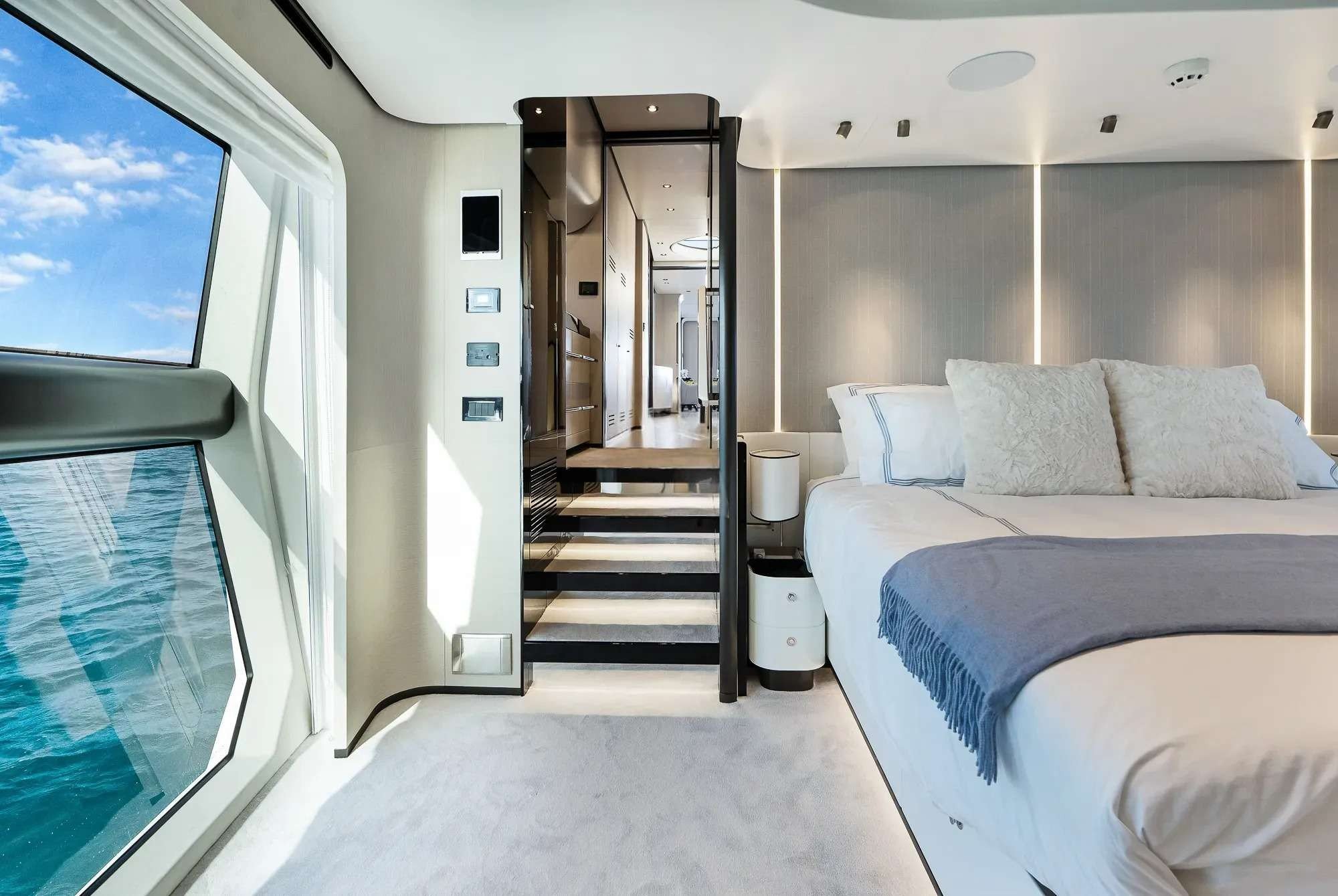 SEA OWL Interior