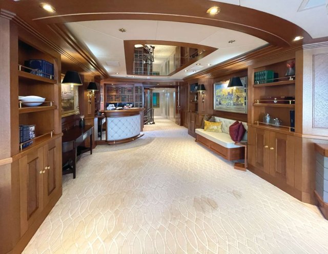 BLUE MOON Interior