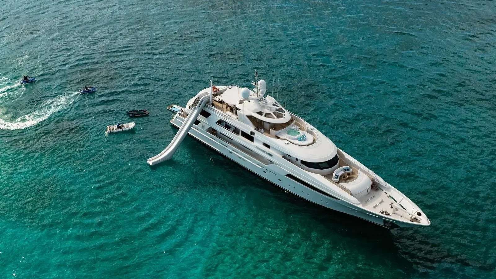 SECOND LOVE Exterior