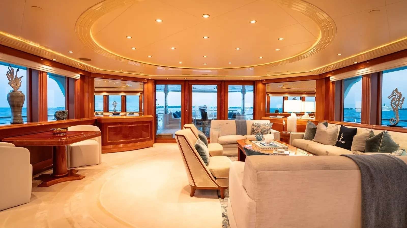 SECOND LOVE Interior