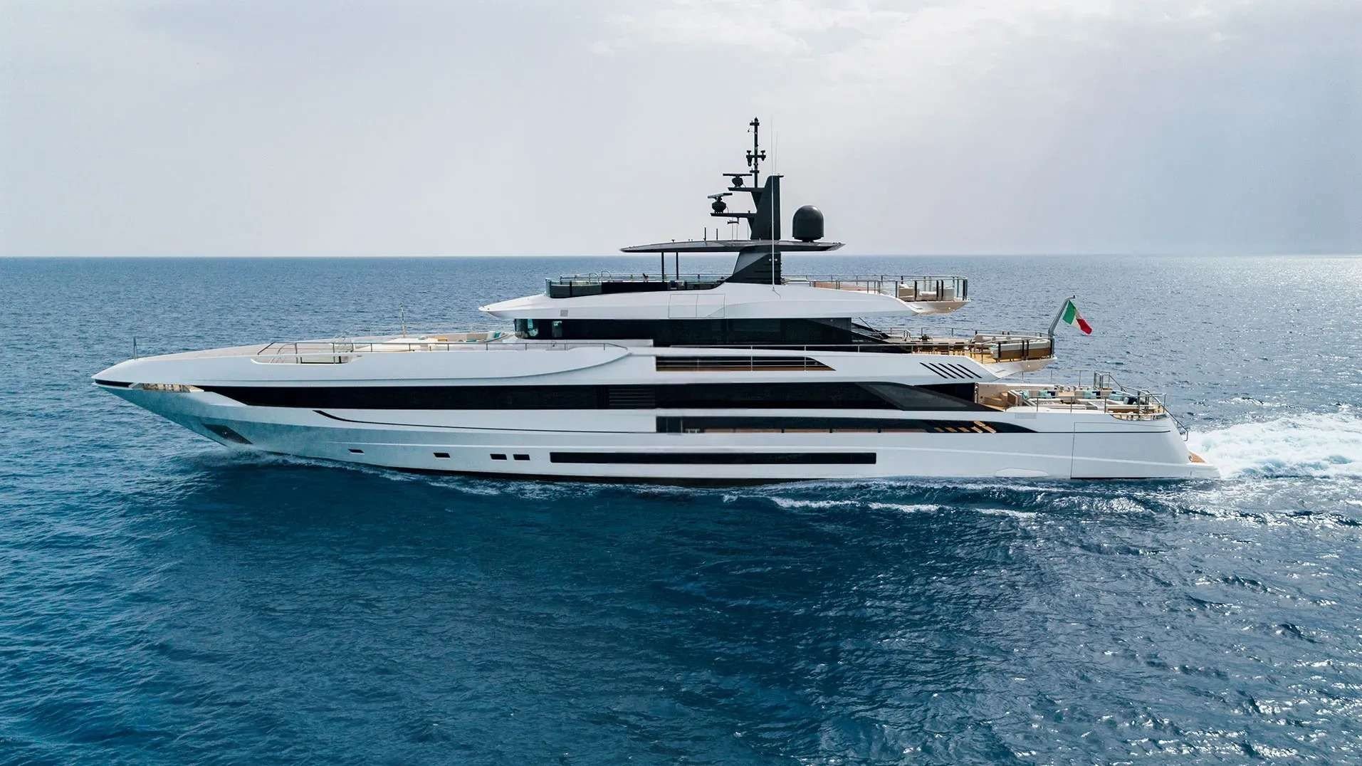 MAVERICK Exterior