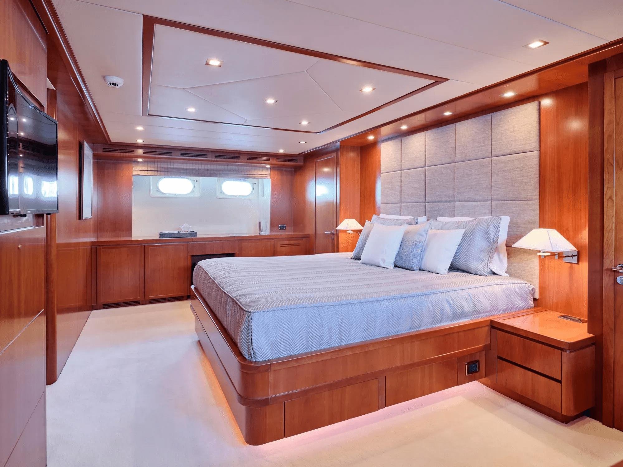 HELIOS Interior