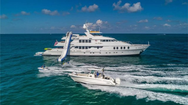 I LOVE THIS BOAT Exterior