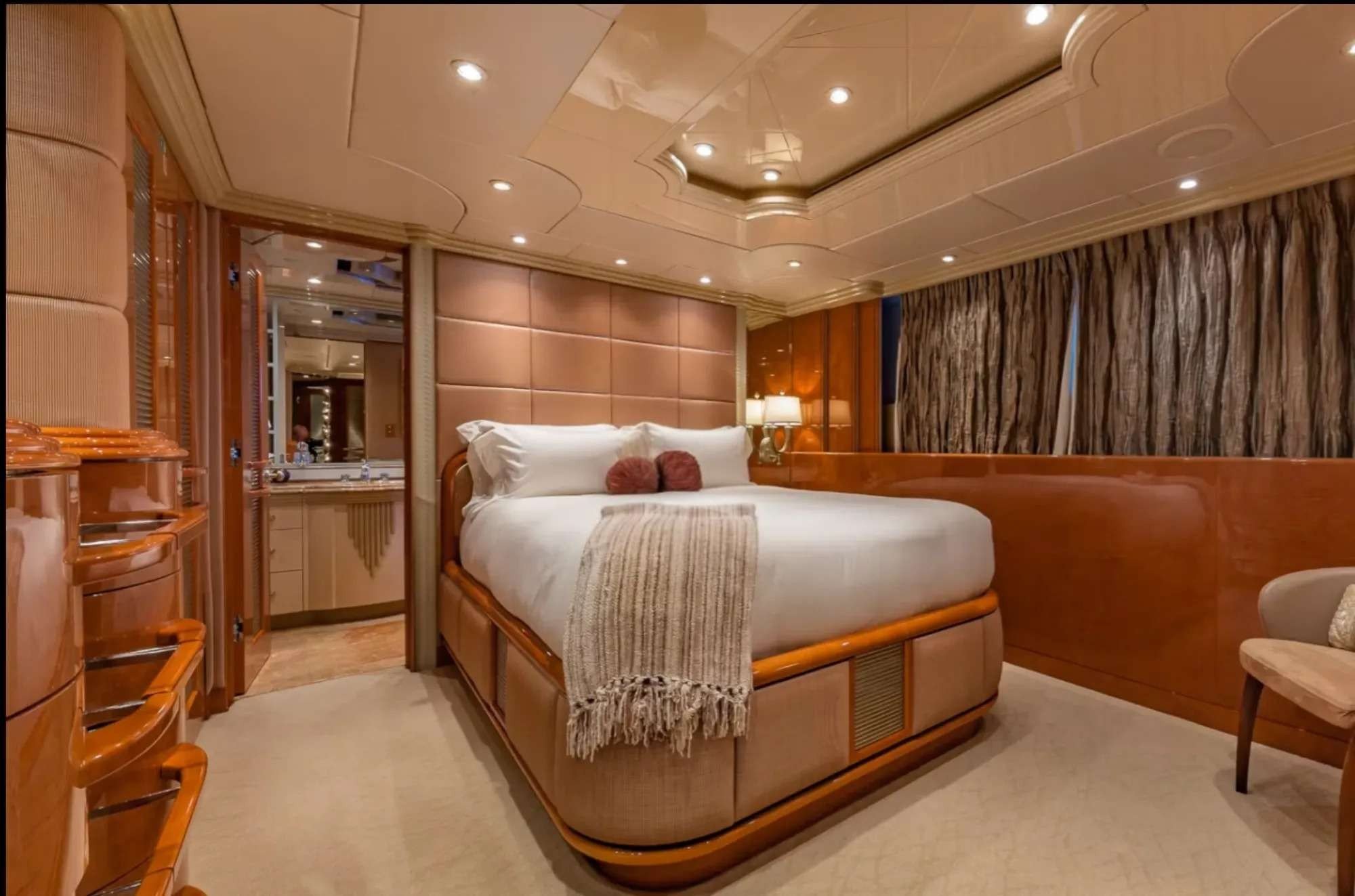 I LOVE THIS BOAT Interior