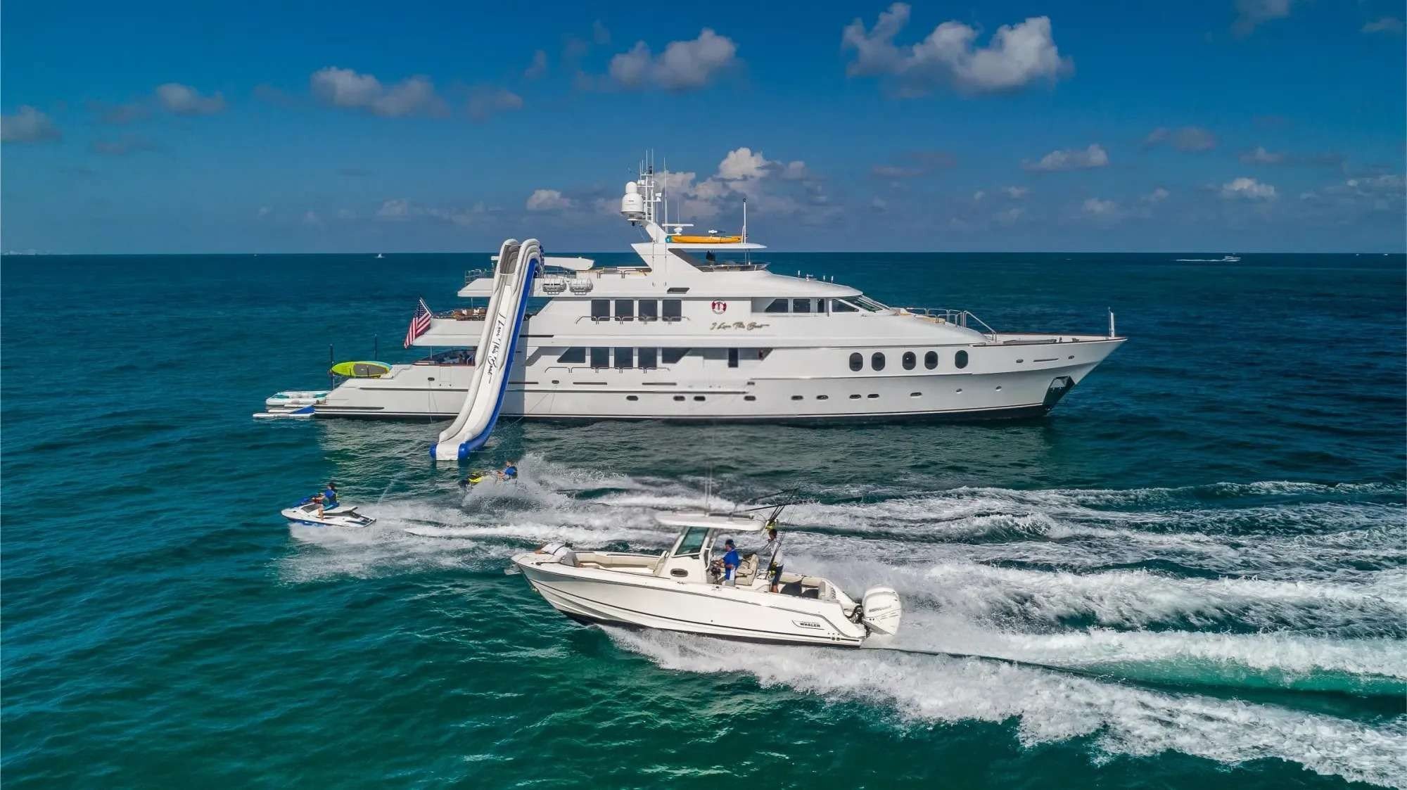 I LOVE THIS BOAT Lifestyle