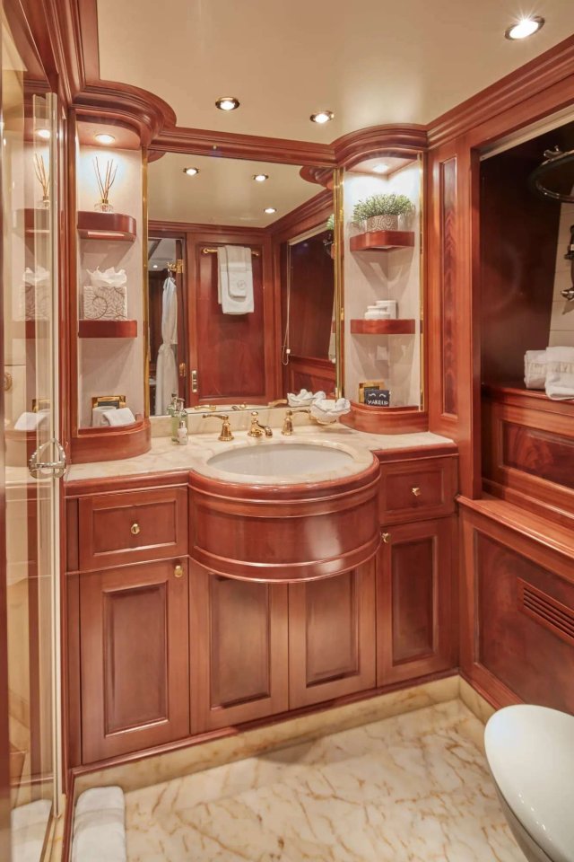 MAMMA MIA Interior