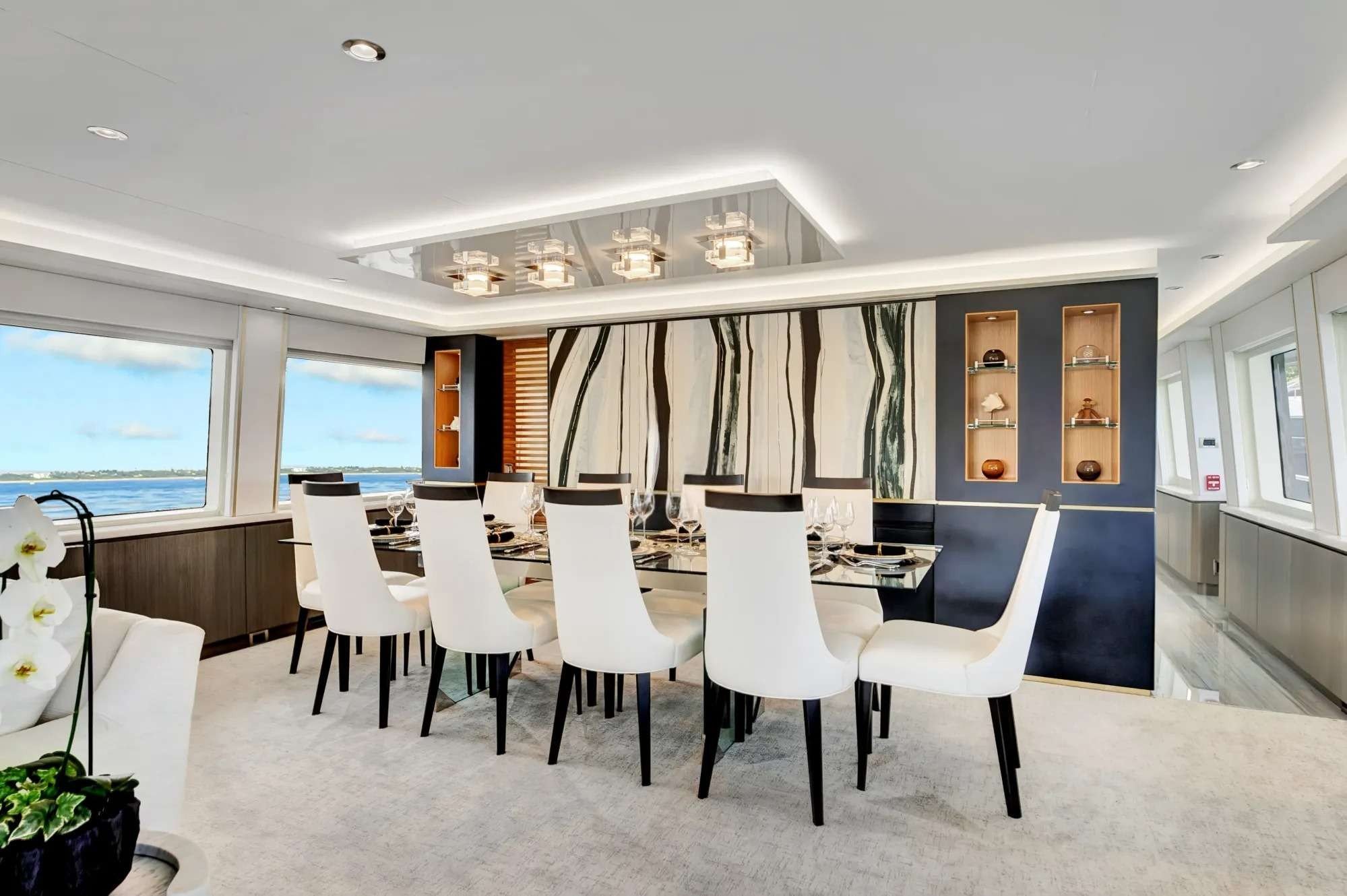 REAL SUMMERTIME Interior