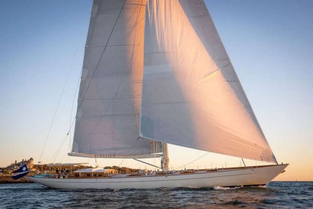 Aurelius 111 Exterior