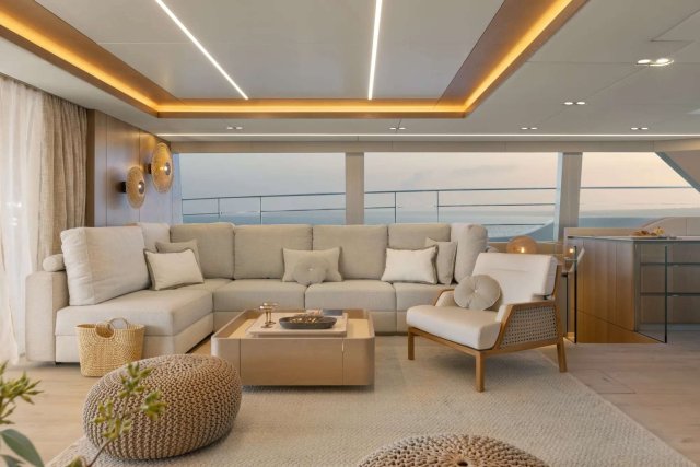 GOOD DAY SUNSHINE Interior