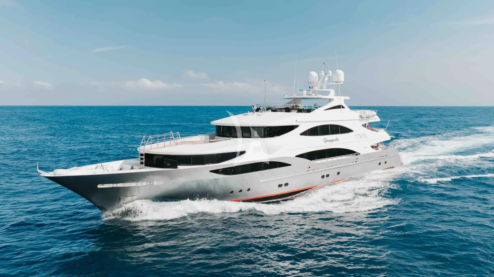 CHAMPAGNE SEAS Exterior