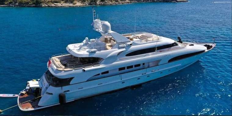 LADY G II Exterior