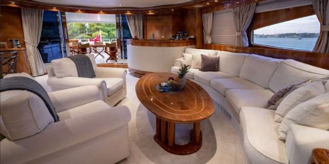 LADY G II Interior