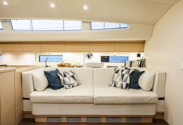 LIFE TIME Interior