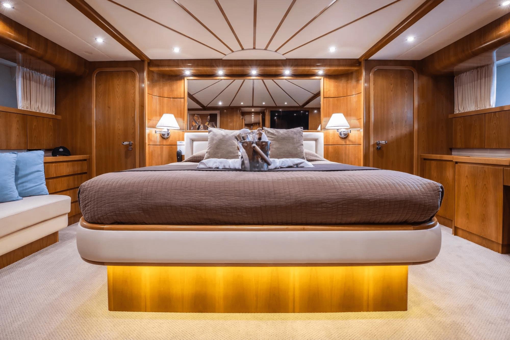 STAR LINK Interior