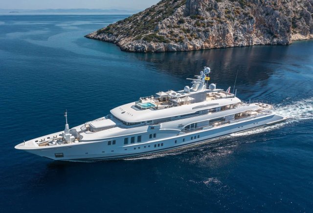 LADY VERA Exterior