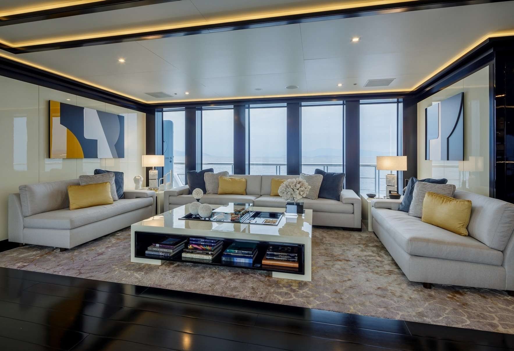 LADY VERA Interior