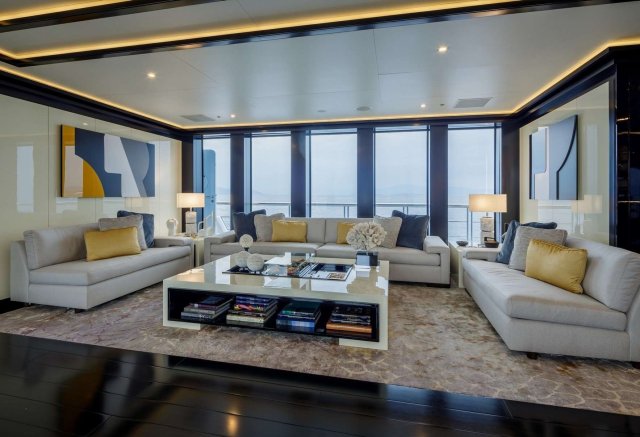 LADY VERA Interior