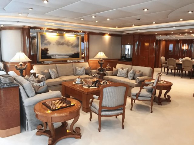 CAPRI I Interior