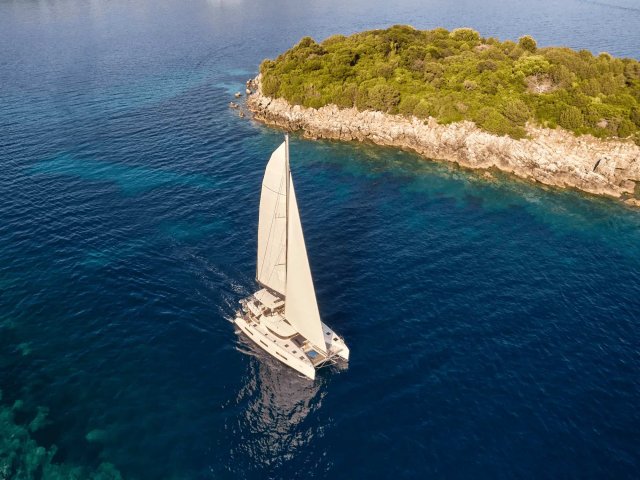 AZUL Exterior