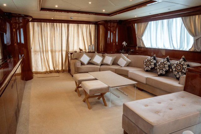 FALCON ISLAND Interior