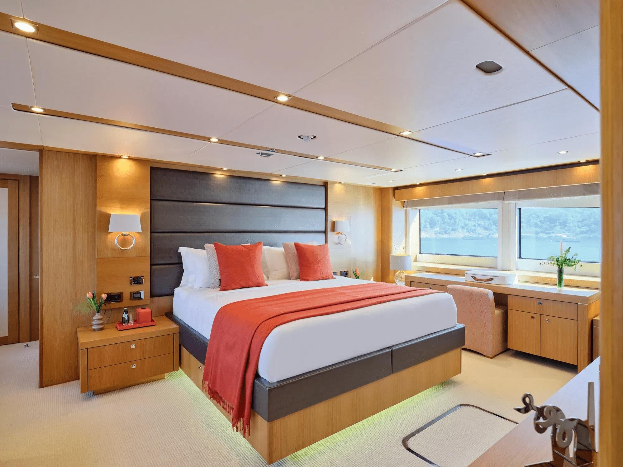 MAKANI II Interior