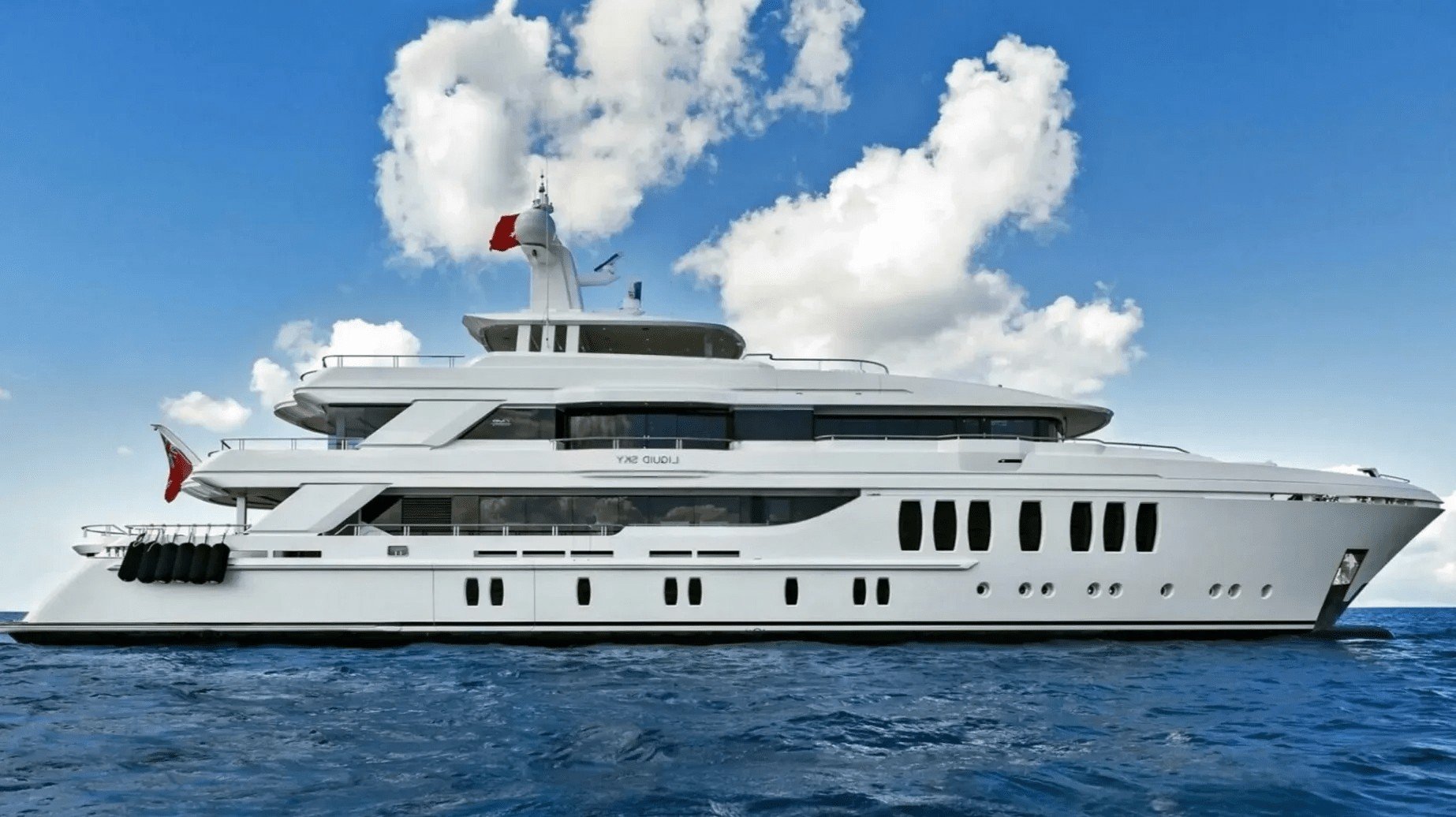 LIQUID SKY Exterior