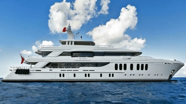 LIQUID SKY Exterior