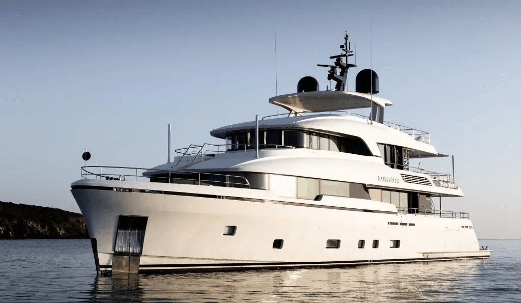 LUMIERE Exterior